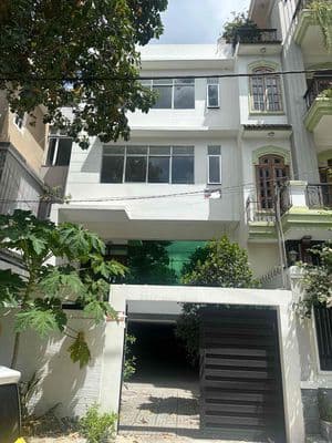 Cho thuê nhà nguyên căn có hầm. hẻm cực rộng, ngay công viên, bờ sông