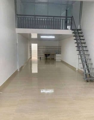 Cho thuê nhà 4x30m cấp4 gác lửng y hình, hẻm 8m lê trọng tấn