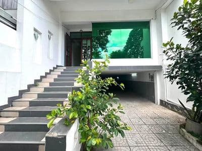 Biệt thự đường 25- gigamall, 1 hầm 3 lầu, 5pn, 27tr