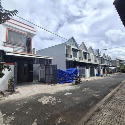 Giảm 300 triệu bán gấp căn nhà khu dân cư long trạch