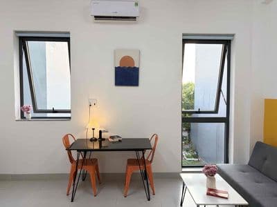 Sinh viên trường - ueh n- văn hiến hung hau - đường nguyễn văn linh v