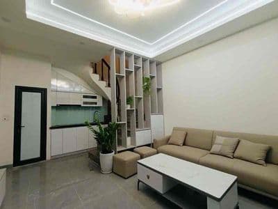 Bán Nhà Cầu Giấy 35m2 - 5 Tầng - Gần Phố - Ở Ngay - Giá 8,3 Tỷ