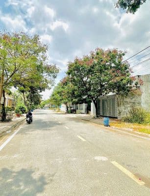 Tôi bán gấp đất biệt thự 7.5x20m.mặt tiền 13m vỉa hè ngay tuyến mêtro