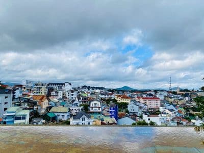 Cho thuê khu Home -Cf 1000m2 15p hẻm ôtô Triệu Việt Vương gần Dinh III