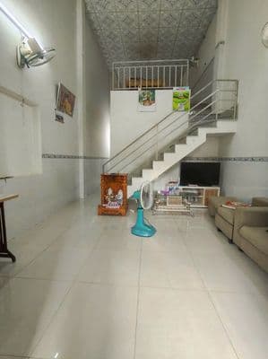 Bán nhà cấp 4 có gác lửng cách Nguyễn Đức Thuận chỉ 50m giá 2ti2