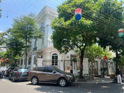 Cho thuê nhà 2 mặt tiền cityland garden hill 8x20m hầm 4 tầng 5pn 6wc