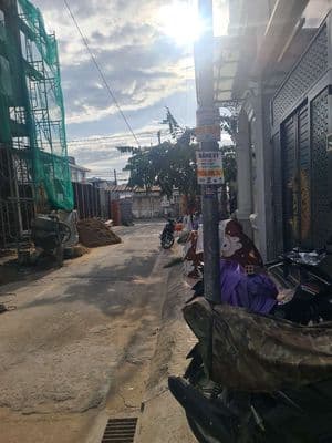 nhà ngay công viên cầu trắng thông Lê thúc hoạch hẻm xe hơi tránh nhau
