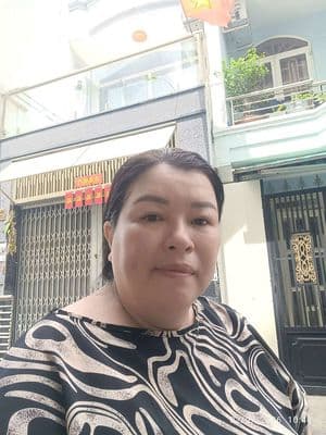 Nhà 3 tầng hẻm xe hơi đỗ cửa Trịnh Đình Trọng . Nhỉnh 7.ty
