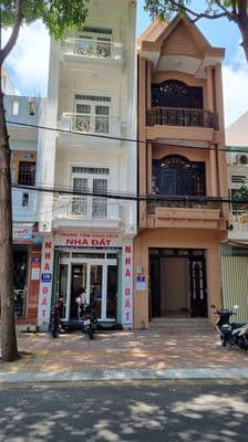Cần bán gấp nhà mặt tiền đường Hoàng Văn Thụ