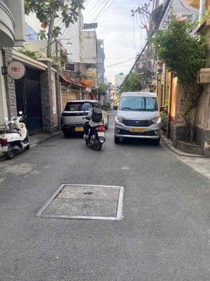 5 lầu 40m 8 phòng ngủ 9wc xe hơi quay đầu