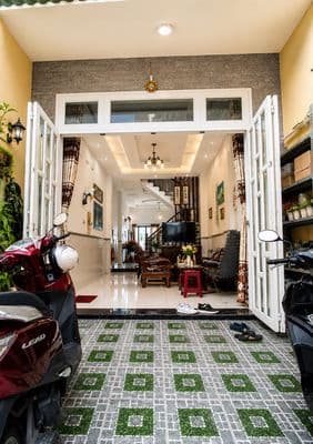 Nhà 4x17, 4 lầu, có sân để xe hơi