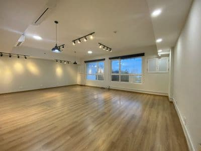 Văn Phòng Quận 10 trống suốt có 1wc, được ĐKKD ở lại tự do 24/7