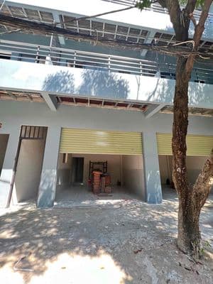 KIOT hẻm xe tải mới xây - DT 4x9m có sân trước 15m2 - Có chỗ ngủ lại