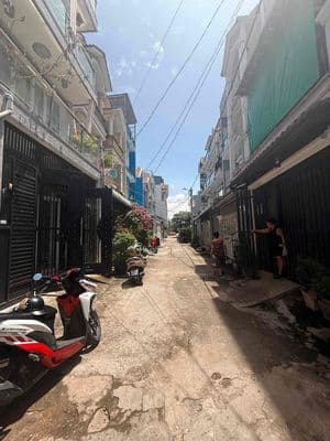 Nhà hẻm thông thoáng có sân giá 6.5