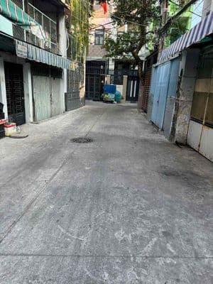 Nhà bình đông xe hơi tới cửa 4 tấm đúc sh hoàn công cách mt 70m