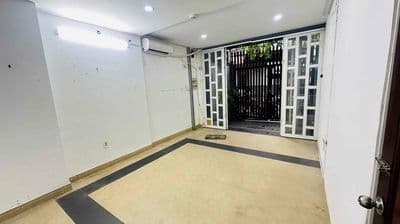 Cho thuê mặt bằng kinh doanh - sân trước - riêng biệt