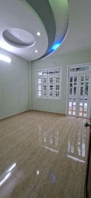 Cho thuê nhà mới có sân để ô tô .dt 4×16m Đúc lầu .Liên Khu 5-6. Bt