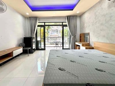 Ban công lớn - đầy đủ nội thất - gần mega bình phú