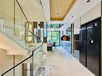 Chiều sâu 13m-5 tầng-4pn,5wc- đường 8m-sổ đẹp nở hậu-giá 5.2 tỷ (tl)