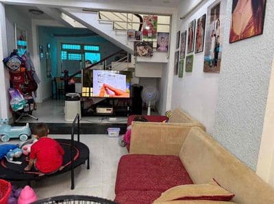 nhà 2 tầng, 3 phòng ngủ ở liền ngay Đình Phong Phú, 60m2,hơn 3 tỷ, shr
