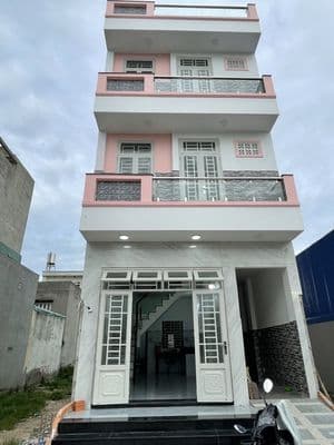 Nhà mới nguyên căn 4 phòng ngủ, 1 tret, 2 lầu.