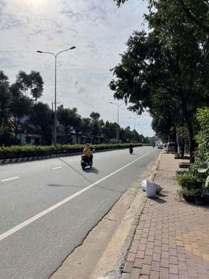 nhà củ 10,5x60m mặt đường Nguyễn Chí Thanh