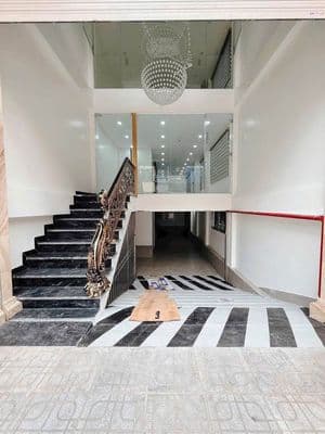 Bán tòa văn phòng mặt phố La Thành, Đống Đa, 80m2, 7 tầng