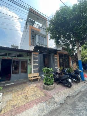 Bán nhà 1 trệt 1 lầu mặt tiền Tân Hiệp, Bình Dương - 2.8 tỷ