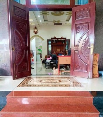 Bán biệt thự sân vườn 350m2 gần chợ Dĩ An, giá 9.99 tỷ
