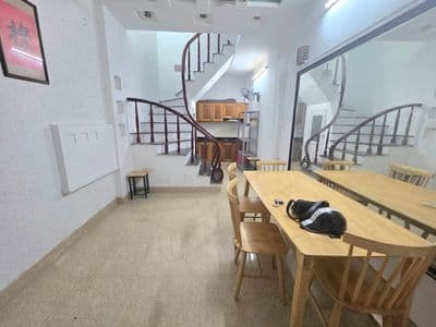 Cho thuê nhà 4 tầng Lạc Long Quân, 4 phòng ngủ, 10tr
