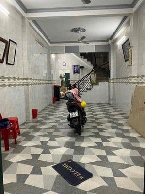 Cho thuê nhà mặt tiền chợ tân quy q7 - trệt 2 lầu sân thượng 36tr/th