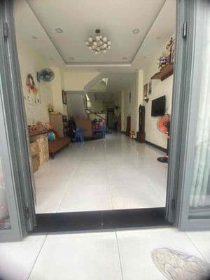 Bán nhà sát chợ Lạc Quang