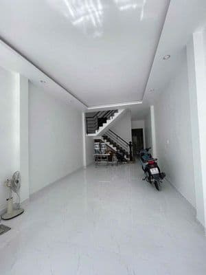 Cho thuê nguyên căn mt cư xá ra đa, dt: 4x16m 3.5tấm 5pn 4wc 20triệu