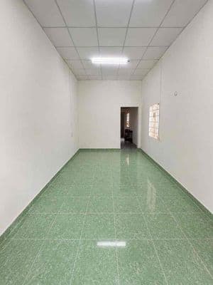 Mặt bằng kinh doanh 3 x 10m - sát ngã tư thủ đức