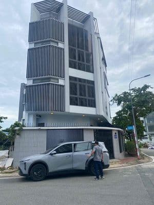 Cho thuê nhà mới xây có thang máy