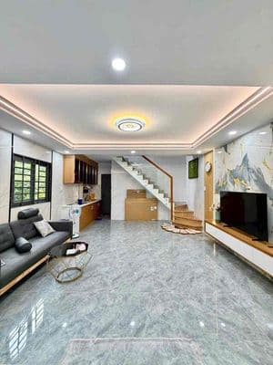 Mới đẹp(5x10m) chiến lược 2tầng 3pn 2vs hẻm 4m nội thất cơ bản
