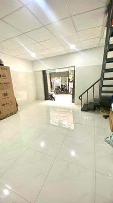 Cho thuê nhà thoại ngọc hầu 4 x 10m đúc 1 lầu 3 pn , 2 wc .