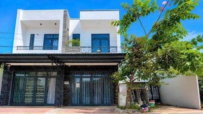 Nhà lầu Mới Đẹp có Nội Thất khúc ngoài kdc Phú An kế bên bv Hoan My