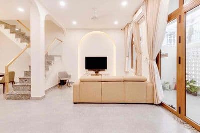 Gia đình mình cần cho thuê nhà 3 lầu xinh, rộng rãi thoáng mát, DTSD h