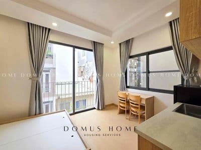Em cho thuê phòng Studio ban công thoáng_ sát Văn Lang_ full nội thất