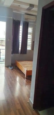 cho thuê nguyên căn nhà 2 lầu, sạch sẻ có nội thất