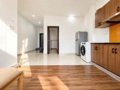 Căn hộ 1 phòng ngủ cửa sổ lớn 40m2 siêu thoáng trần bình trọng