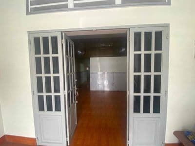 Cho thuê nhà nguyên căn 1 trệt 1 lửng gần chợ Sáng