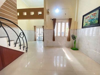Cho thuê nhà rộng 4Pn ngay Nguyễn Văn Trỗi 2 lầu giá 15.5 TR