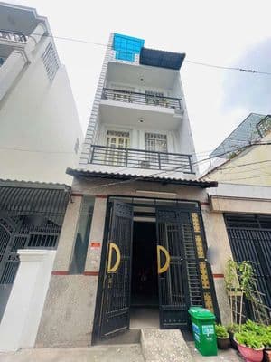 Nhà 3 tầng gần cv gia phú – 4pn 3wc hẻm 6m xe hơi – 12tr vào ngay