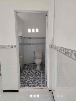 nhà cặp bờ sông rộng rãi mát mẻ