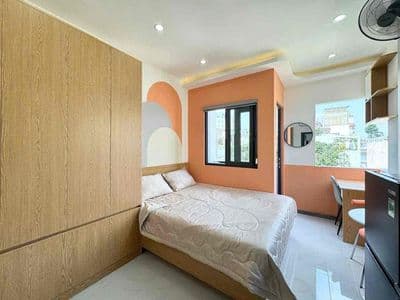 Thang máy - ban công thoáng full nt cao cấp nhà mới ngay hà đô