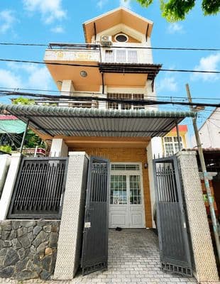 Sát vincom nhà 4pn, đường xe tải, sân rộng