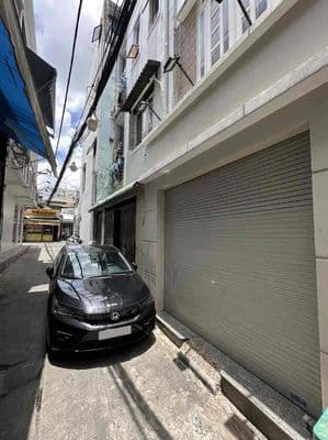 Nhà đẹp 50m2 bùi thị xuân - phạm văn hai - ô tô đổ cửa cách mt 10m .