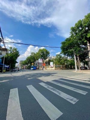 Cho thuê mặt bằng góc 2 mặt tiền đs Tân Quy Đông Q7